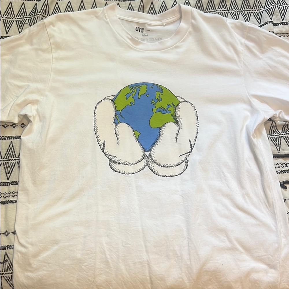 KAWS x Uniqlo Peace For All S/S
Graphic T-shirt